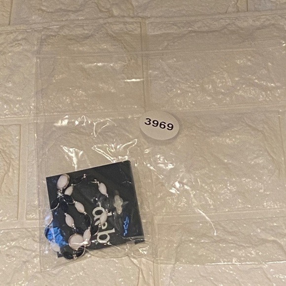 Deb Dangle Fashion Earrings Black White - Picture 2 of 6